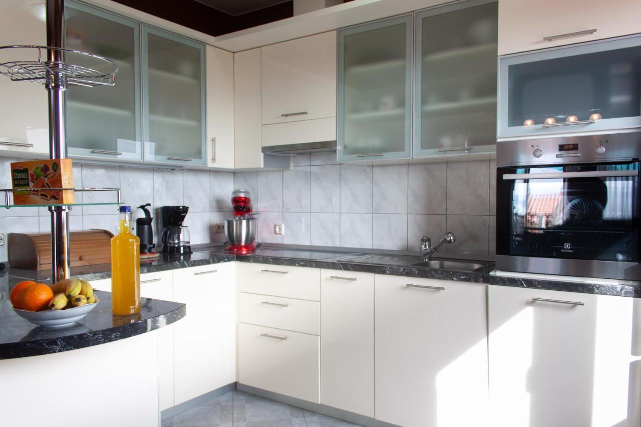 Apartment Juric Kaštel Novi Buitenkant foto
